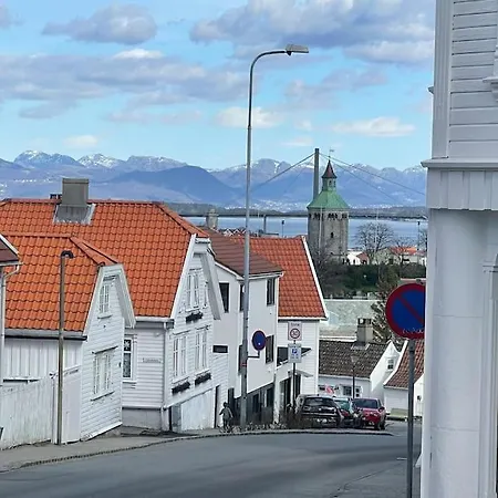 The Yellow Door Apartament *