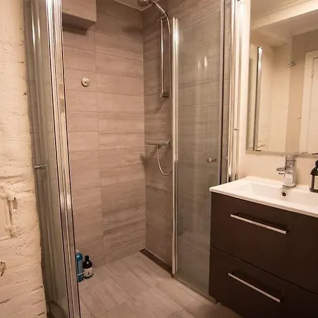 아파트 The Yellow Door