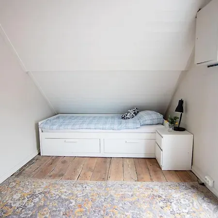 Apartament The Yellow Door