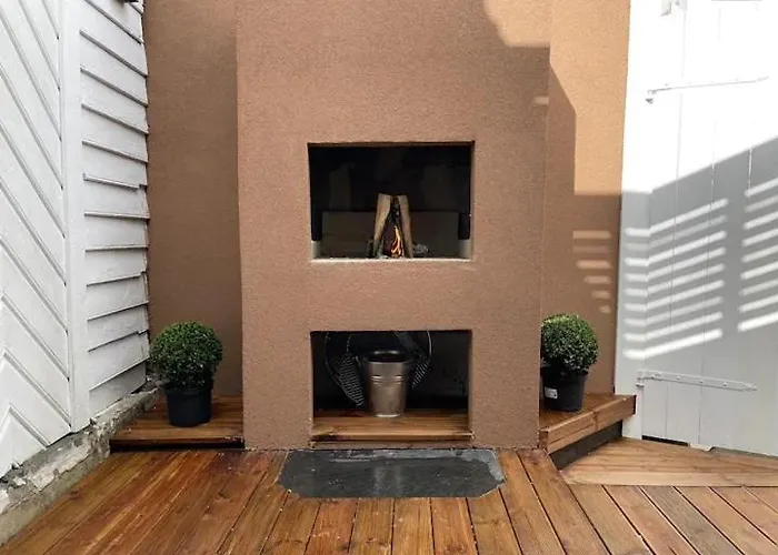 The Yellow Door 아파트