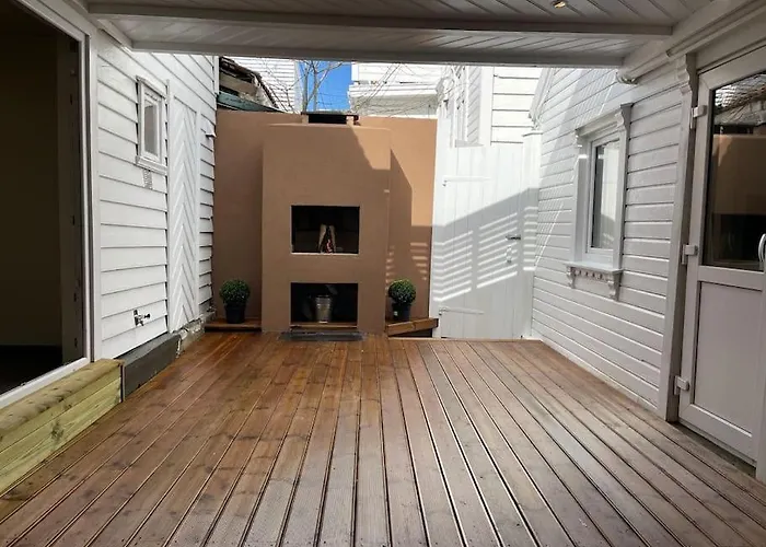 아파트 The Yellow Door