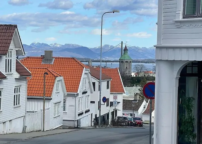 The Yellow Door 아파트 *