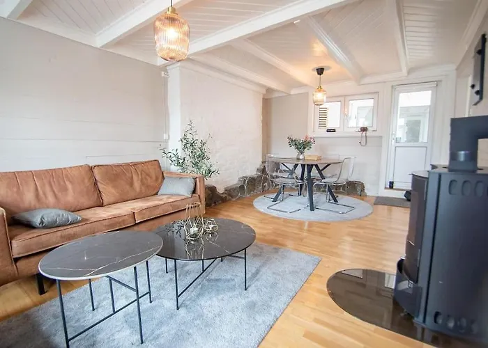 The Yellow Door 스타방에르