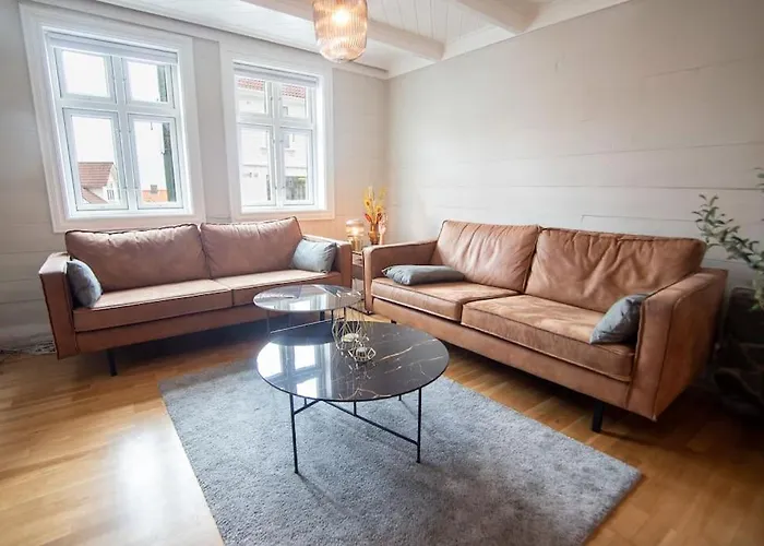 The Yellow Door 스타방에르