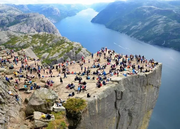 The Yellow Door * 스타방에르