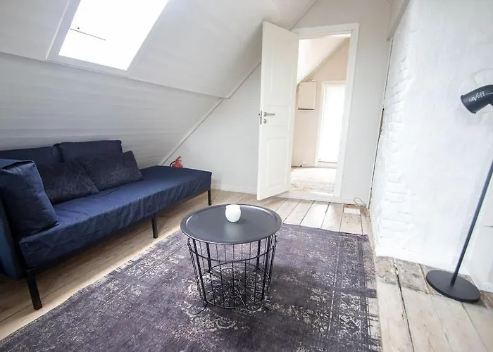 아파트 The Yellow Door 스타방에르