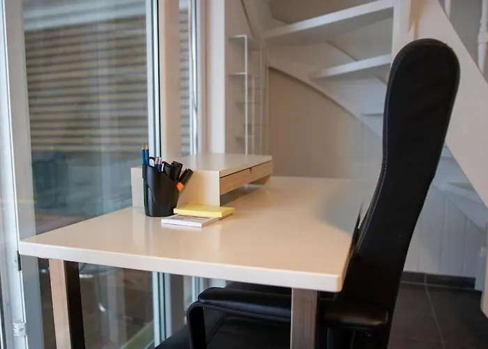 아파트 The Yellow Door