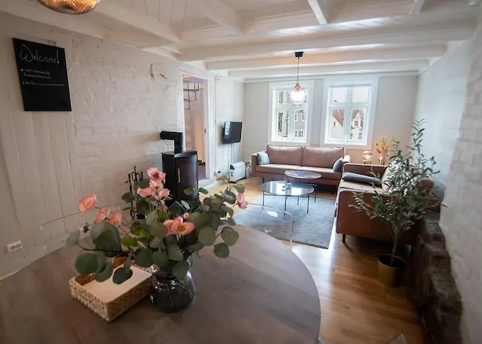 아파트 The Yellow Door 스타방에르