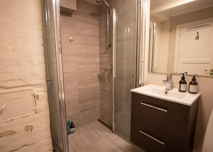 아파트 The Yellow Door